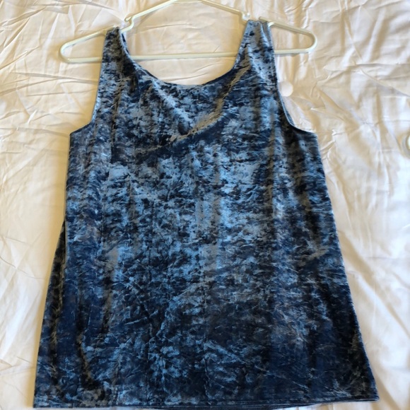 Super cute Vince Camuto crushed Velvet tank top - Picture 2 of 4